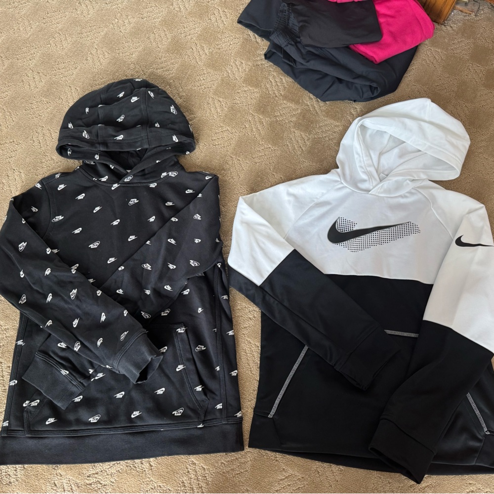 Youth Large Nike Black and White Hoodies